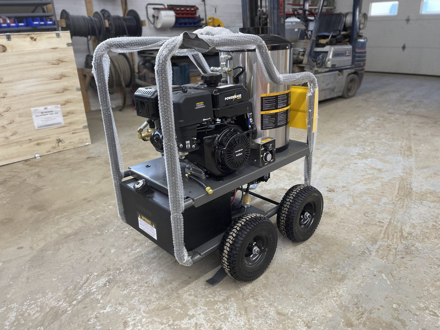 Power Ease engine and pump close-up on BE commercial hot water pressure washer